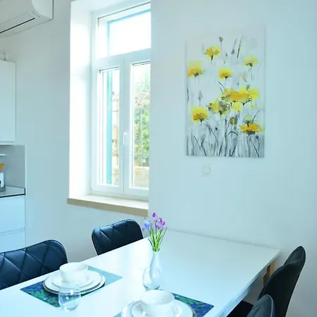 Orchard On Rokova St - 5 Min Walk To The Old Town Of Apartman *