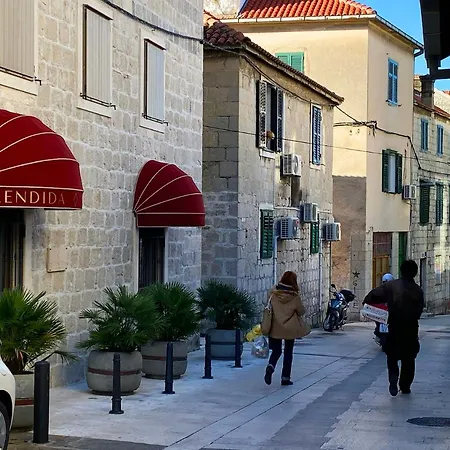 Orchard On Rokova St - 5 Min Walk To The Old Town Of