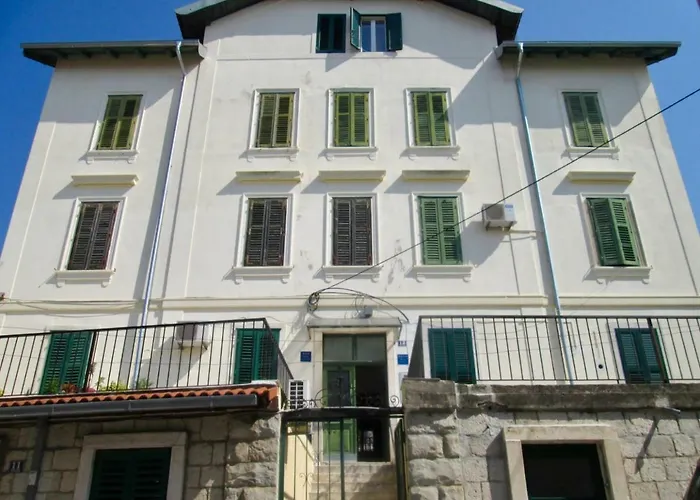 Apartment Orchard On Rokova St - 5 Min Walk To The Old Town Of