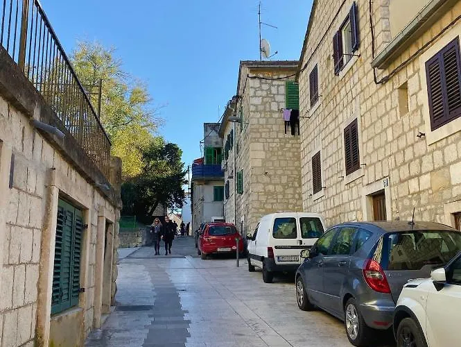 Orchard On Rokova St - 5 Min Walk To The Old Town Of Lägenhet