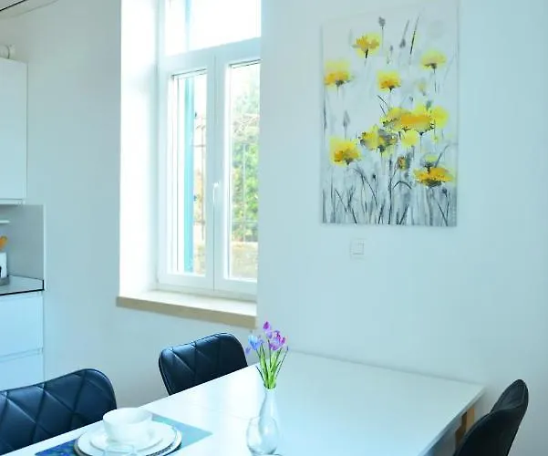 Orchard On Rokova St - 5 Min Walk To The Old Town Of Lägenhet *