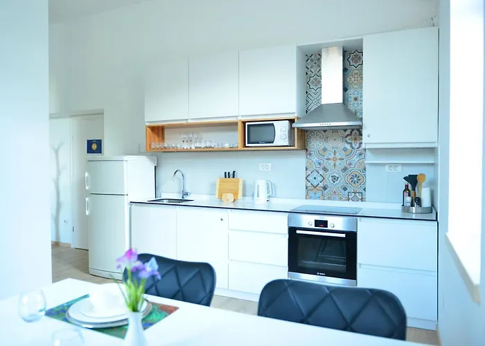 Orchard On Rokova St - 5 Min Walk To The Old Town Of Lägenhet